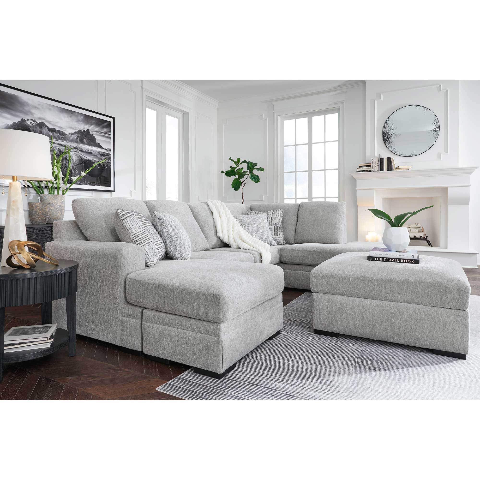 Gabyleigh 2-Piece Sectional with Chaise
