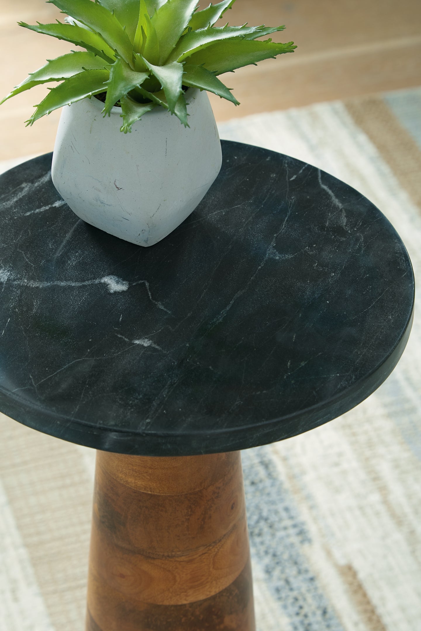 Quinndon Accent Table - Brown/Black