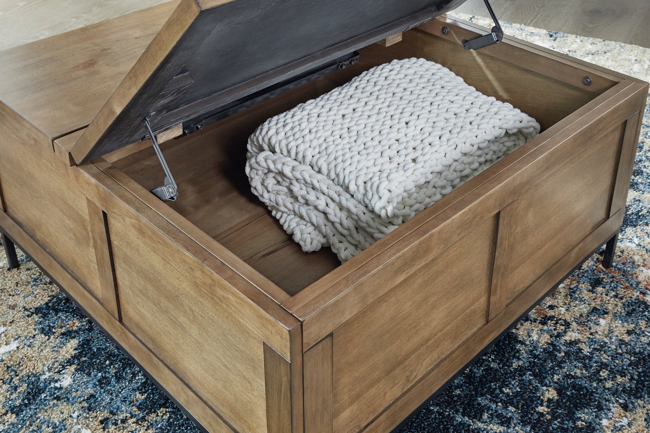 Torlanta Lift Top Coffee Table - Brown