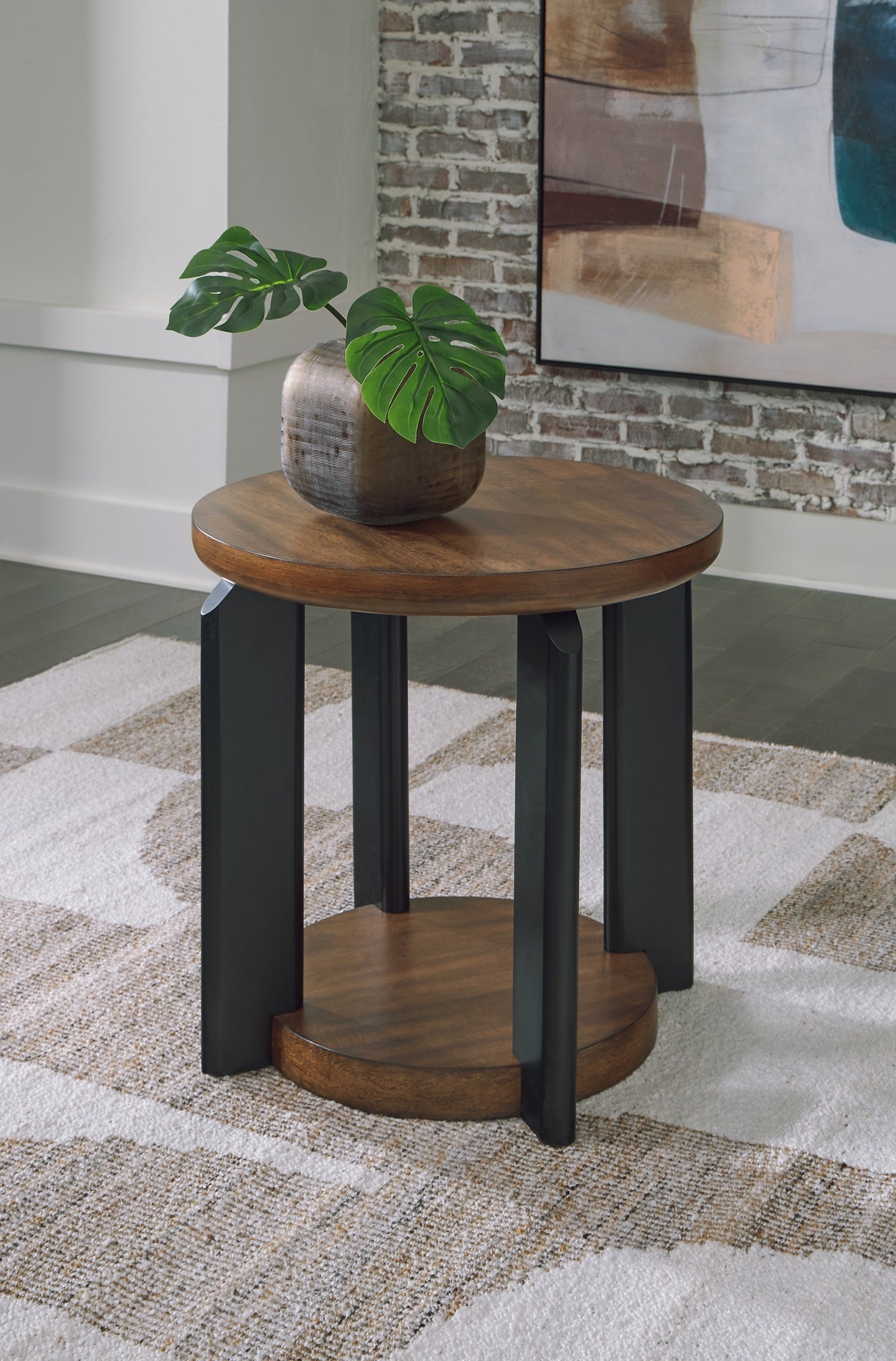 Kraeburn End Table - Brown/Black