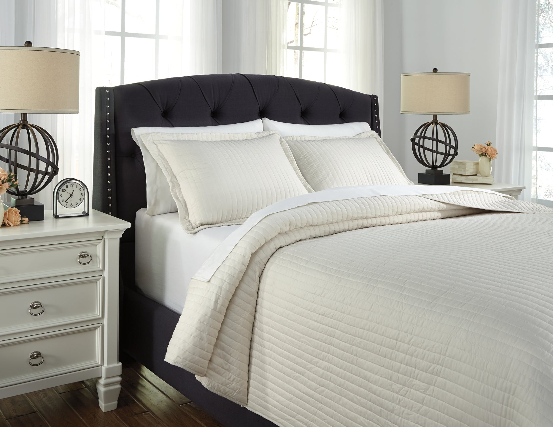 Raleda Queen Coverlet Set