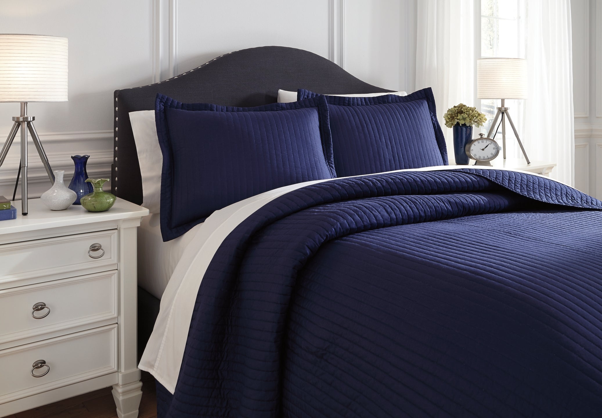 Raleda Queen Coverlet Set