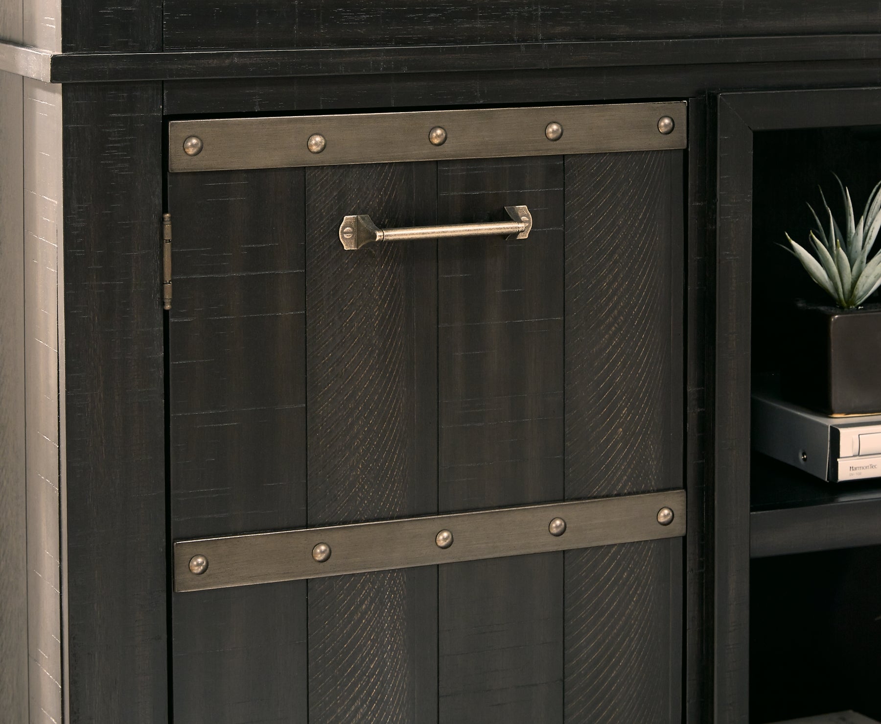 Noorbrook XL TV Stand w/Fireplace Option