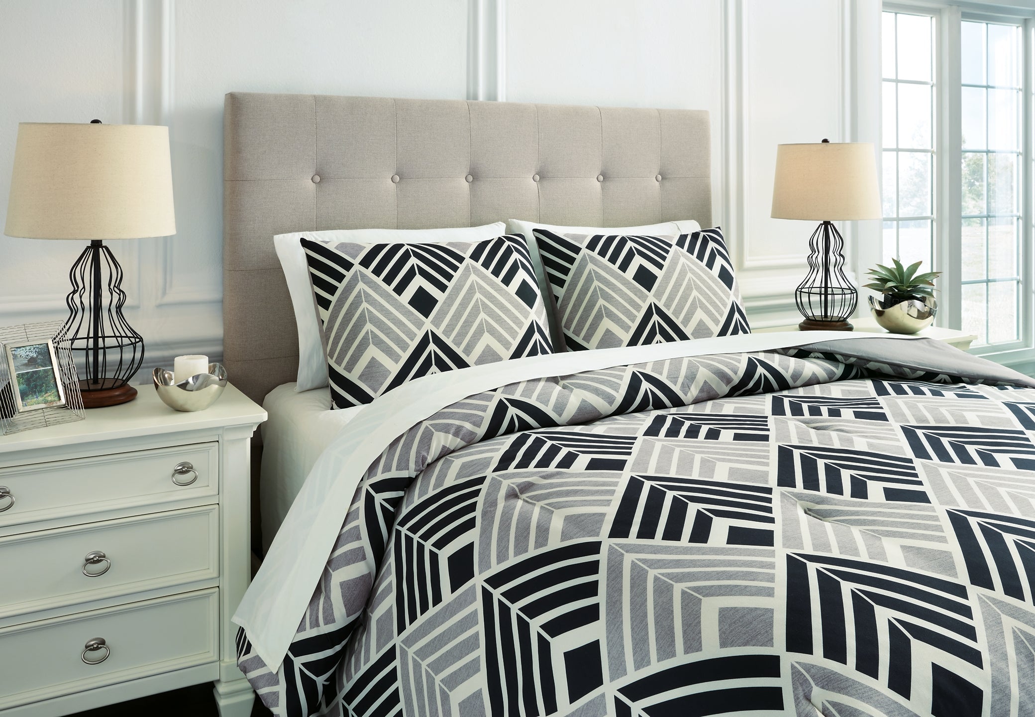 Ellowyn King Comforter Set