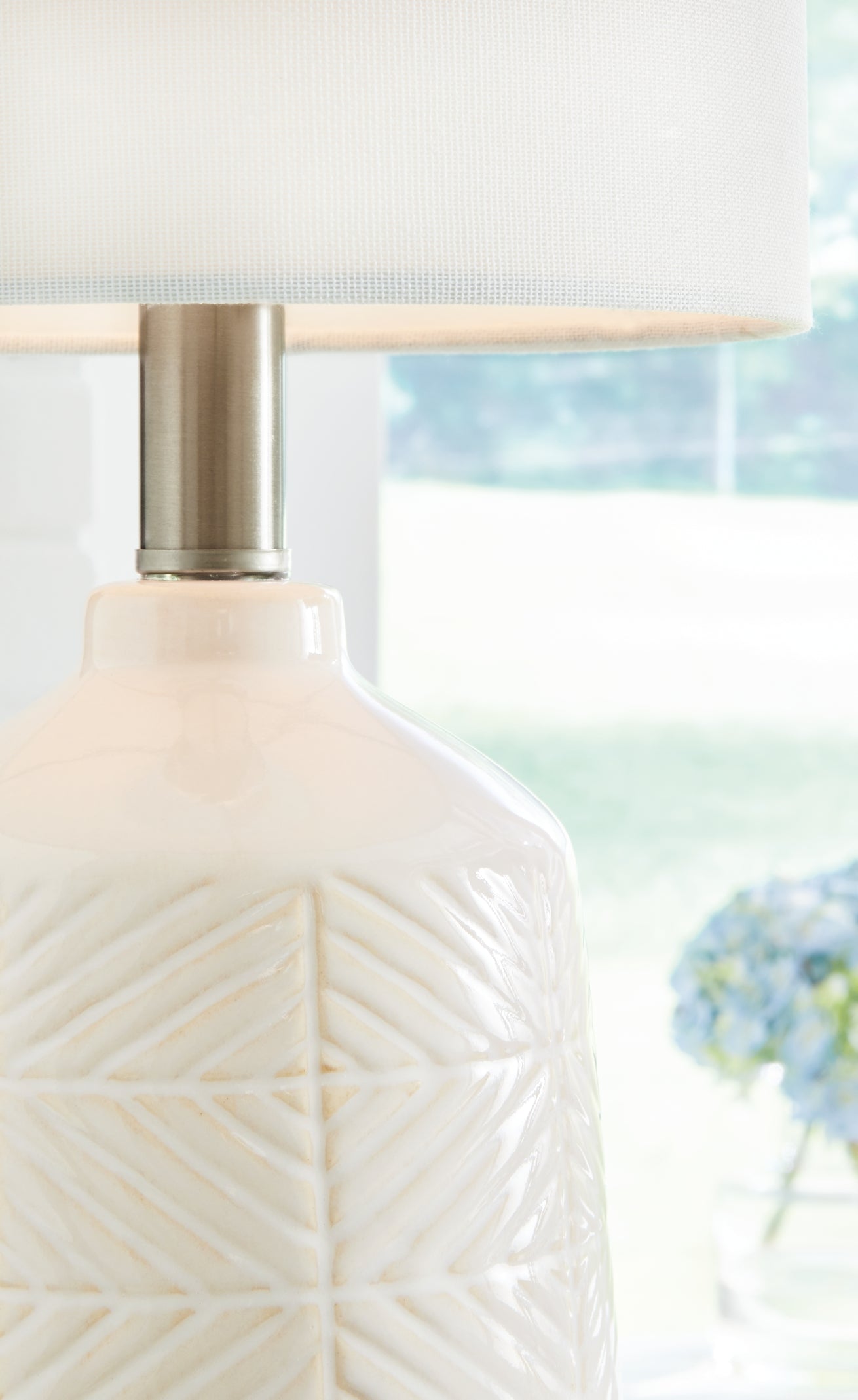 Brodewell Ceramic Table Lamp (1/CN)