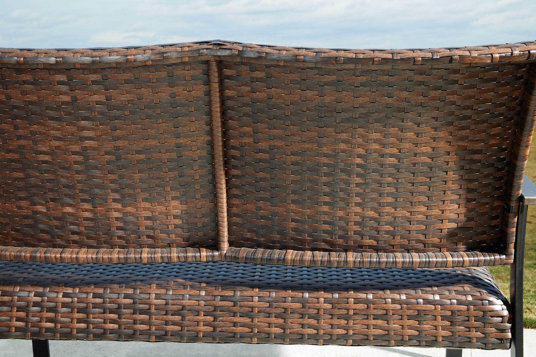 Zariyah Love/Chairs/Table Set (4/CN)