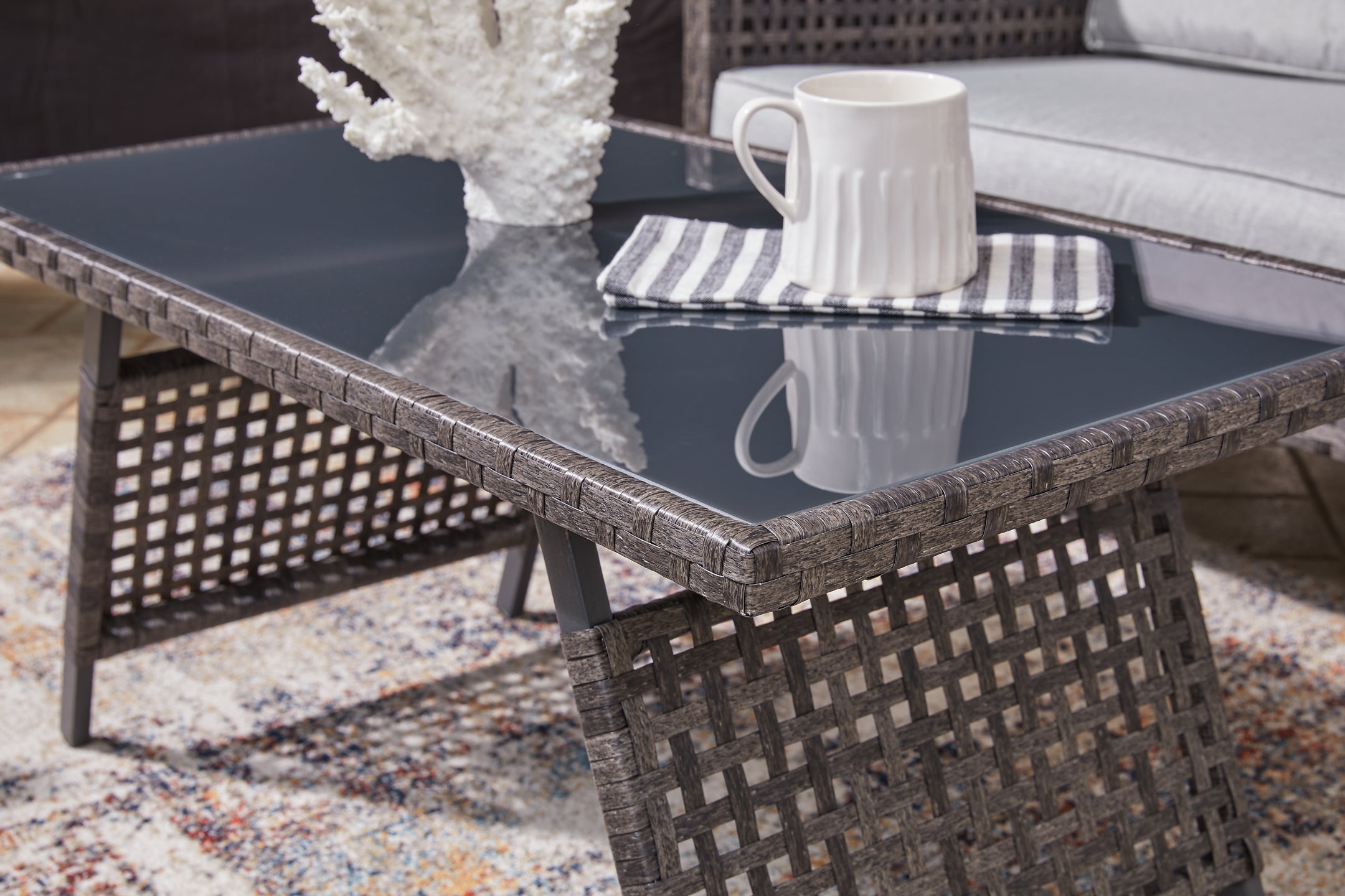 Lainey Love/Chairs/Table Set (4/CN)