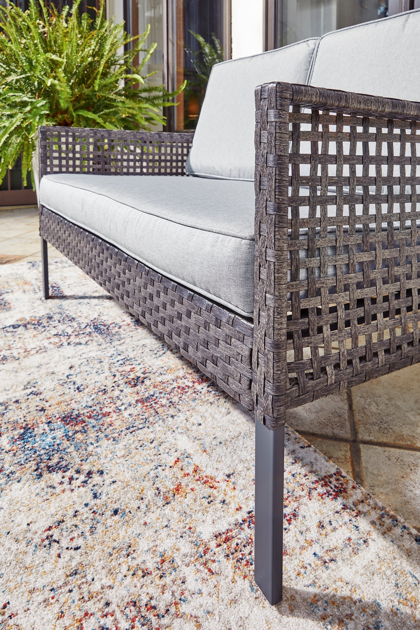 Lainey Love/Chairs/Table Set (4/CN)