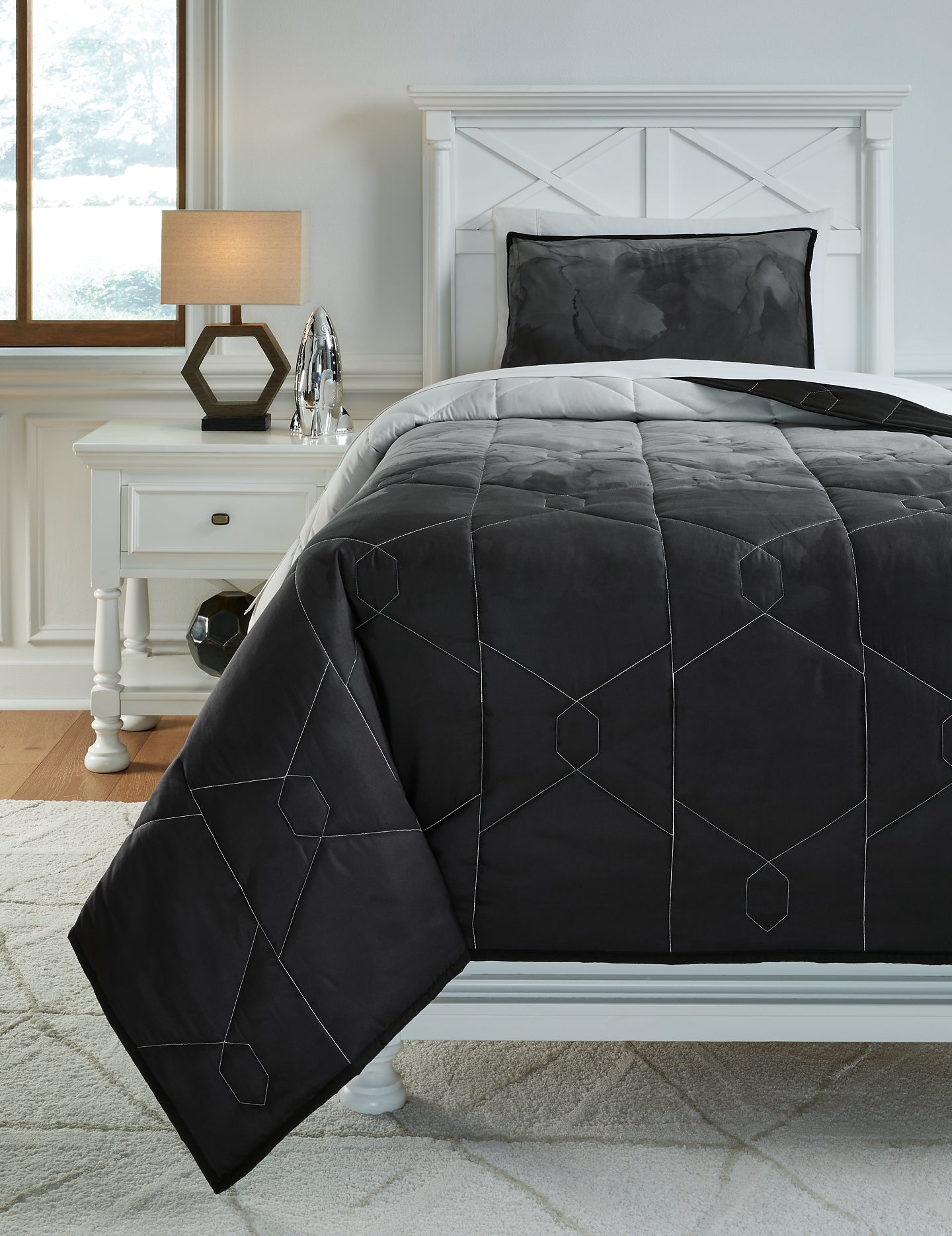 Meliora Twin Quilt Set