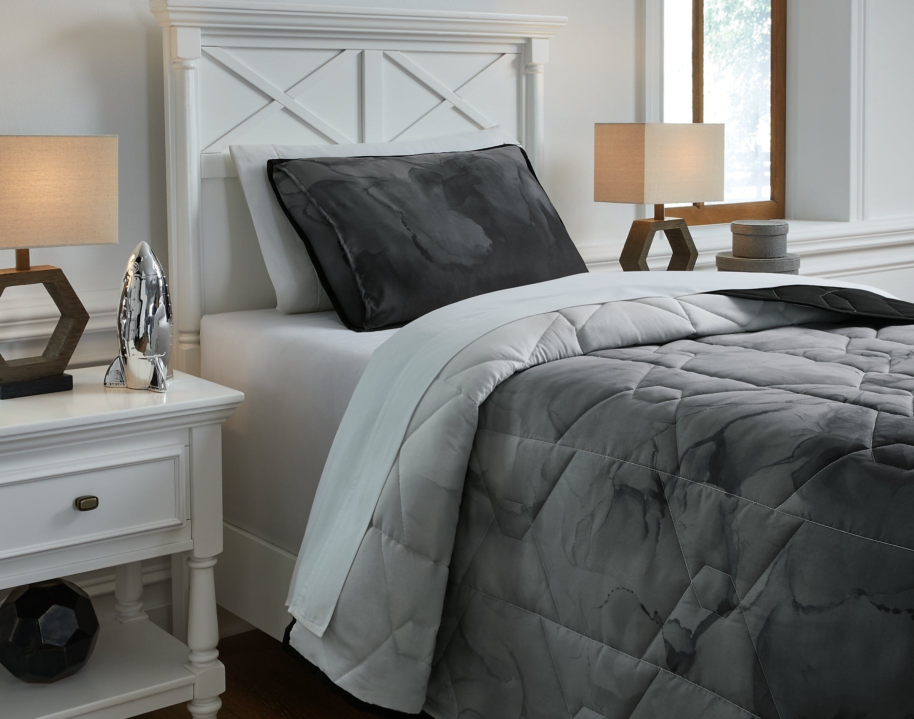 Meliora Twin Quilt Set